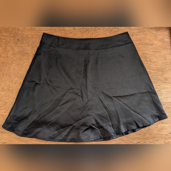 Chic Black Mini Flare Skirt - Picture 4 of 5